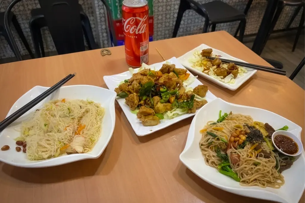 Vegetarian bee hoon, noodles, and fried dishes served at Xing Hua Vegetarian Restaurant Singapore